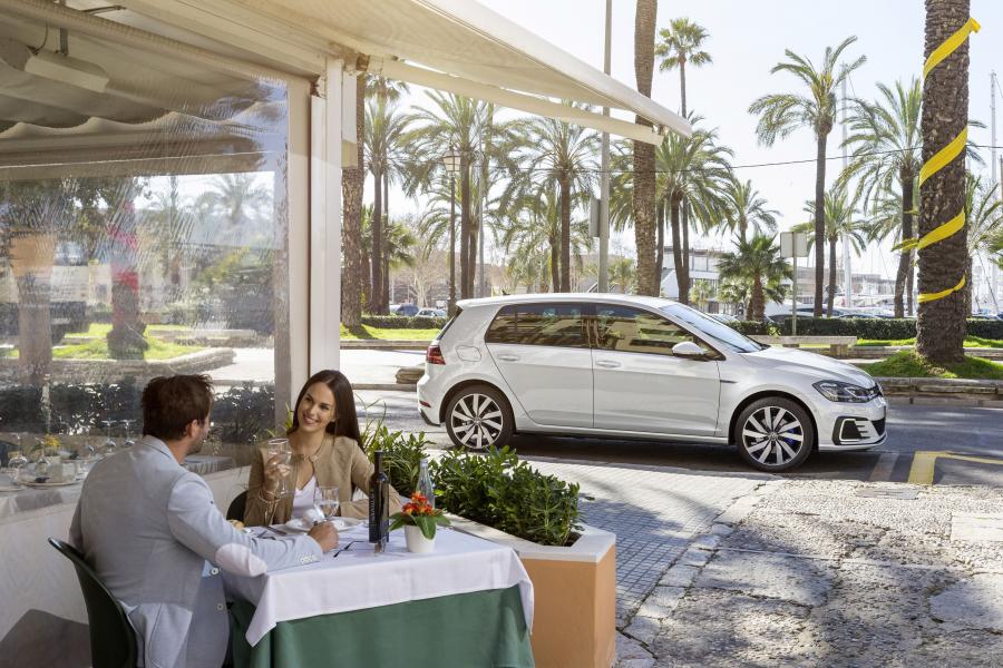  Volkswagen Golf GTE 2017 года  (WW) (фото 30 из 43)